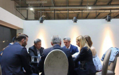 李克正在工做演讲中初次提出“互联网